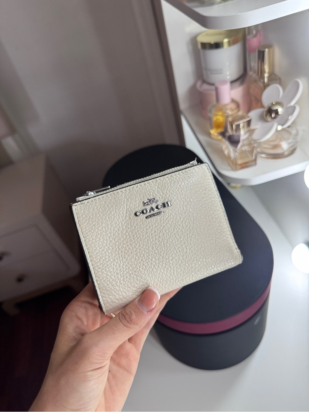 COACH Pebbled Leather Zip Card Case in Light Pearl